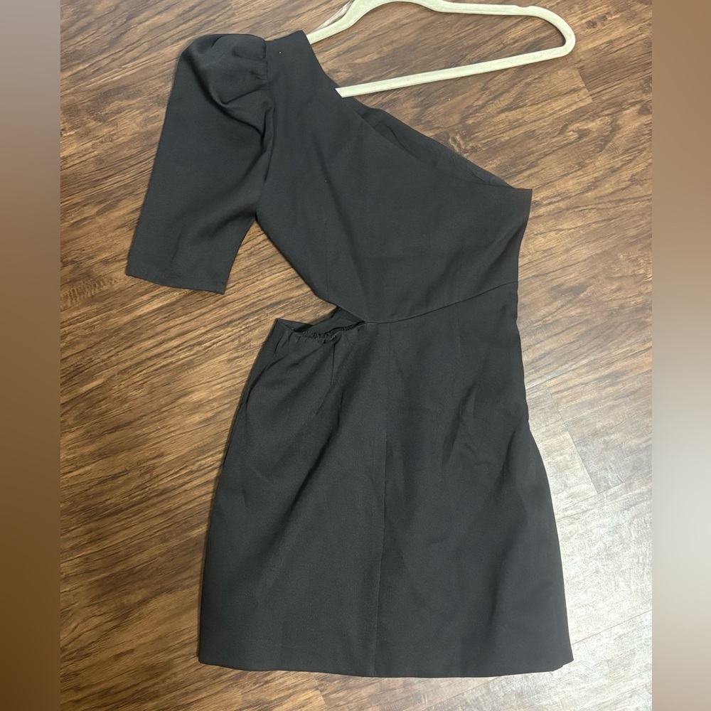 One shoulder boutique dress